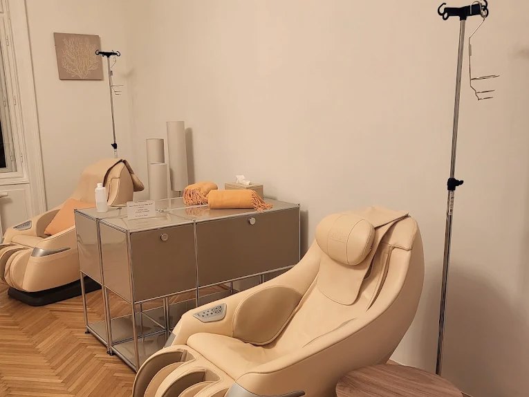 Infusionsraum mit Massagesesseln